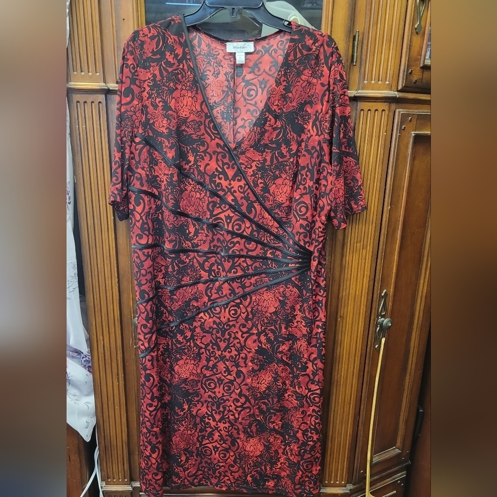 Dressbarn 16W Red Black Dress Flattering Accent At Waist